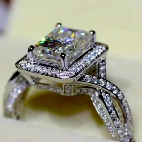 ♥️Ring set large emerald cut Zircon center stone round zircons on both bands - Picture 7 of 11